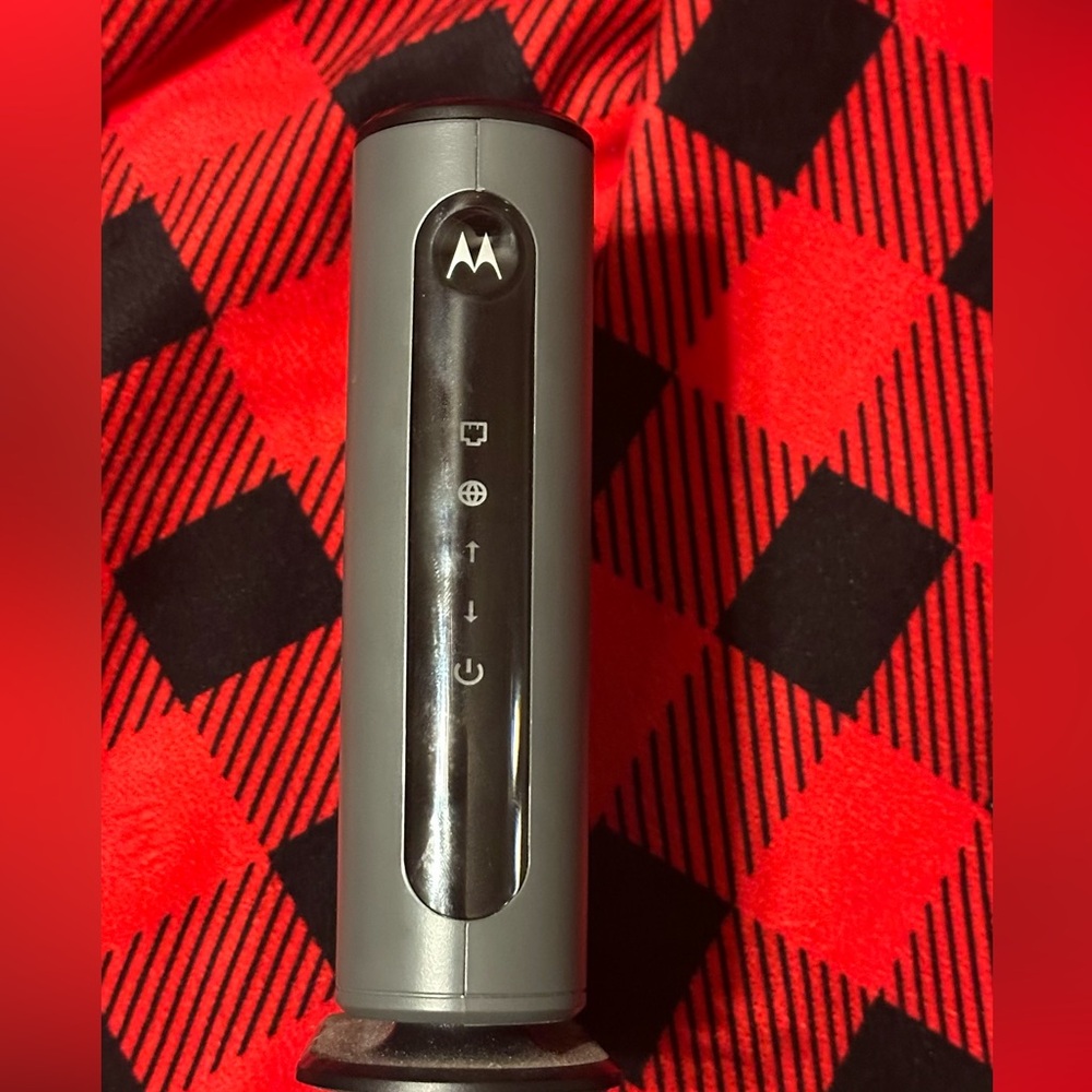 Motorola 8x4 Cable Modem, Model MB 7220, Docsis 3.0 w/ Power Adapter